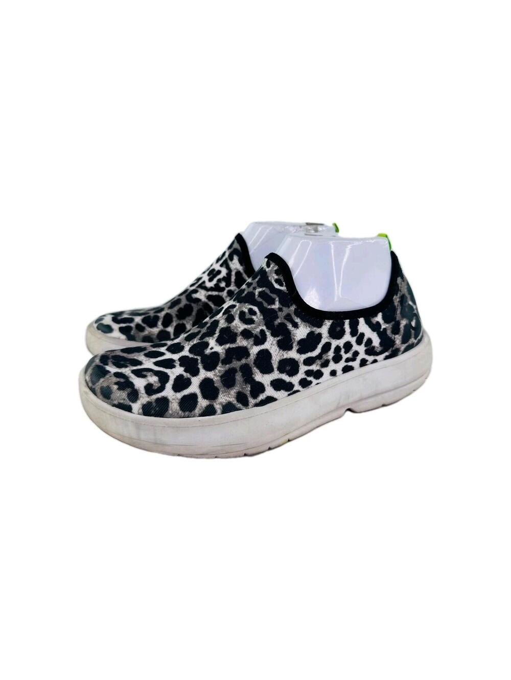 Oofos OOmg eeZee Low Womens US 7 Slip On Leopard Black White Recovery Shoes